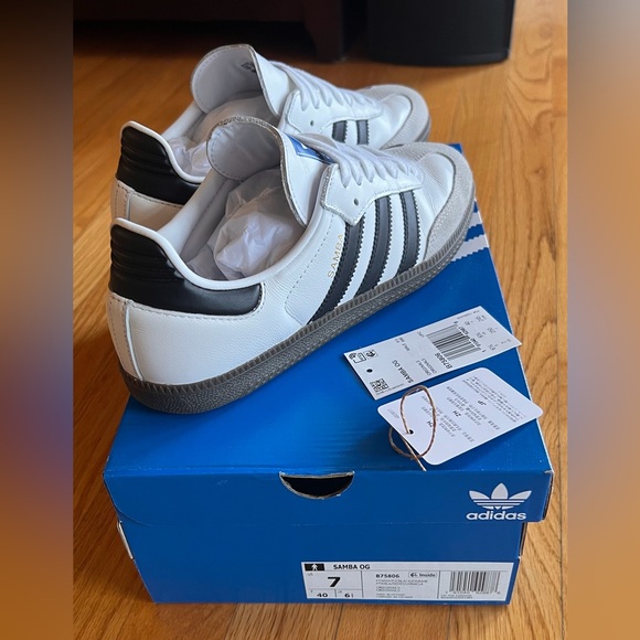 Adidas SAMBA - Classic White and Black Trainers - Picture 3 of 6